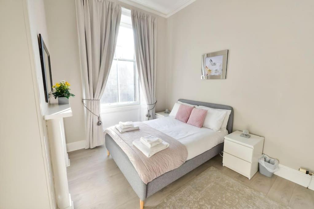 George IV Bridge - Superbly Located 3 Bedroom! إدنبرة المظهر الخارجي الصورة