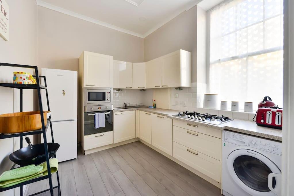 George IV Bridge - Superbly Located 3 Bedroom! إدنبرة المظهر الخارجي الصورة