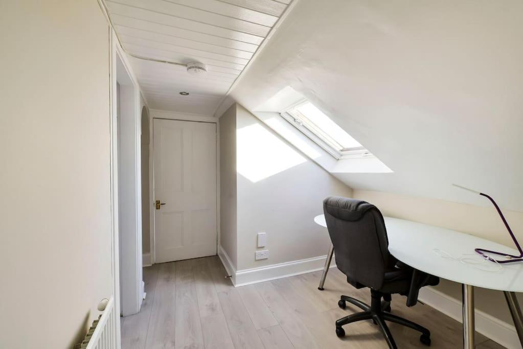 George IV Bridge - Superbly Located 3 Bedroom! إدنبرة المظهر الخارجي الصورة