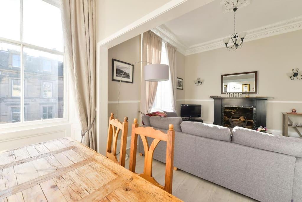 George IV Bridge - Superbly Located 3 Bedroom! إدنبرة المظهر الخارجي الصورة